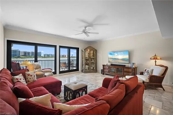 523 La Peninsula BLVD #523, Naples, FL 34113