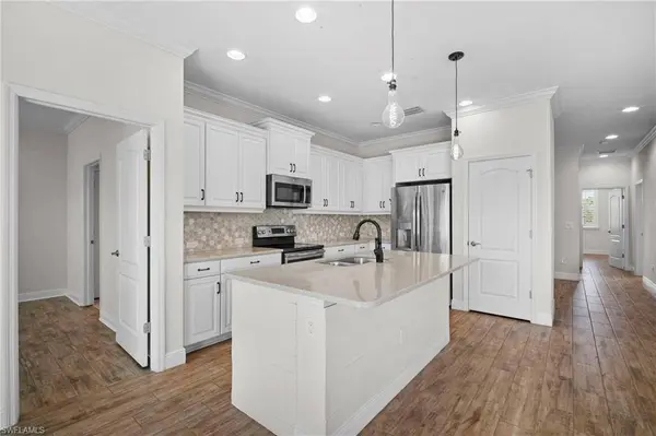 6934 Avalon CIR #405, Naples, FL 34112