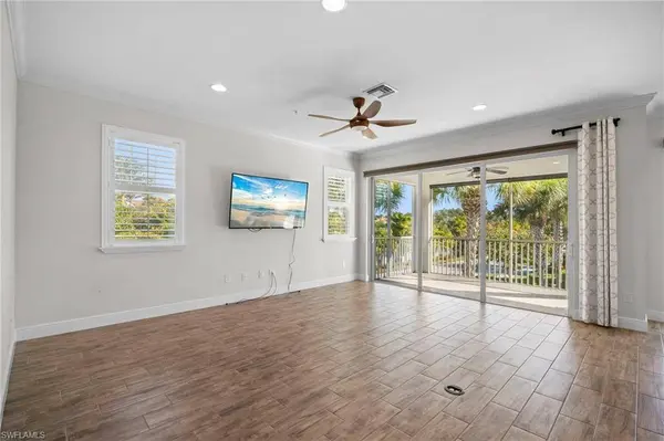 6934 Avalon CIR #405, Naples, FL 34112