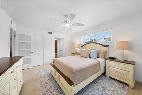 4200 Belair LN #101, Naples, FL 34103