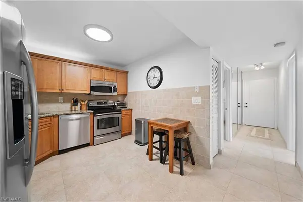 4200 Belair LN #101, Naples, FL 34103