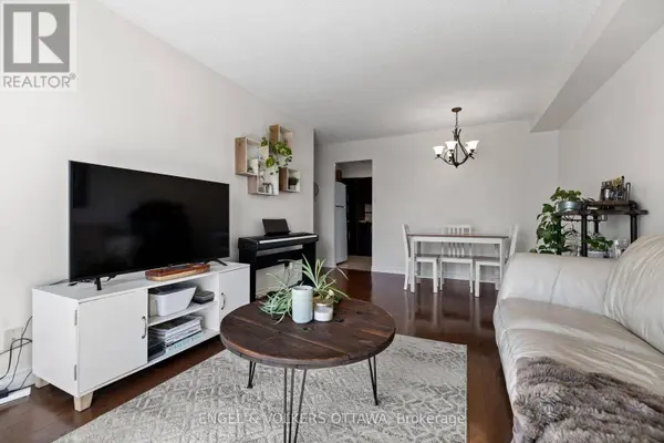 158A Mcarthur AVE #303, Ottawa, ON K1L7E7