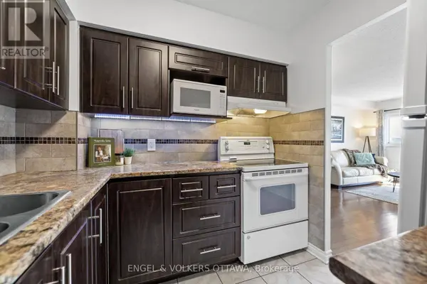 158A Mcarthur AVE #303, Ottawa, ON K1L7E7