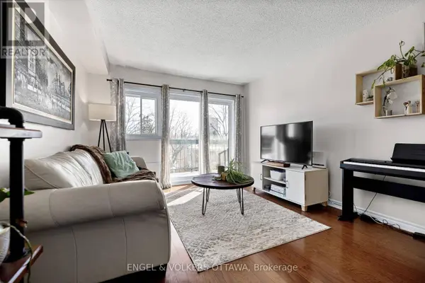 158A Mcarthur AVE #303, Ottawa, ON K1L7E7