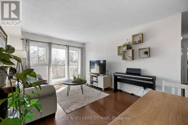 158A Mcarthur AVE #303, Ottawa, ON K1L7E7