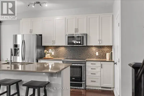 520 ROCHEFORT CIRCLE, Ottawa, ON K4A0M8