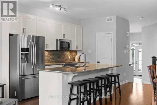 520 ROCHEFORT CIRCLE, Ottawa, ON K4A0M8