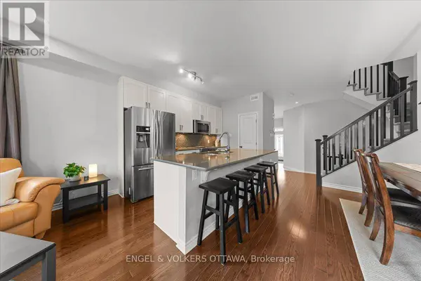 520 ROCHEFORT CIRCLE, Ottawa, ON K4A0M8