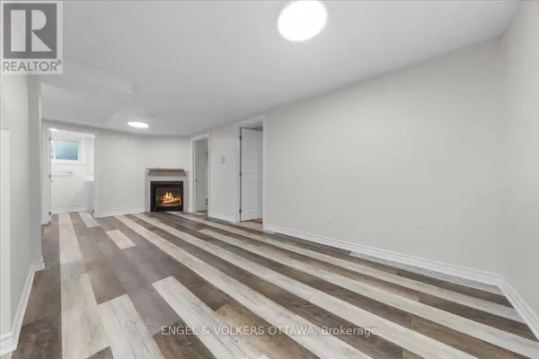 616 Browning AVE #B, Ottawa, ON K1G0T9