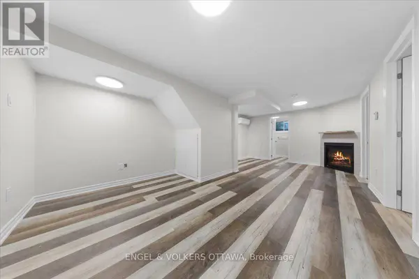 616 Browning AVE #B, Ottawa, ON K1G0T9