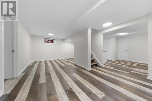 616 Browning AVE #B, Ottawa, ON K1G0T9
