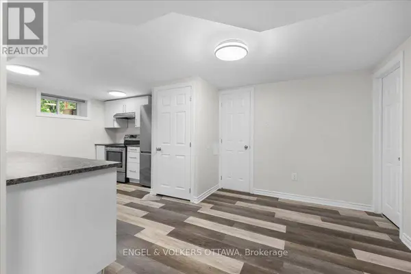 616 Browning AVE #B, Ottawa, ON K1G0T9