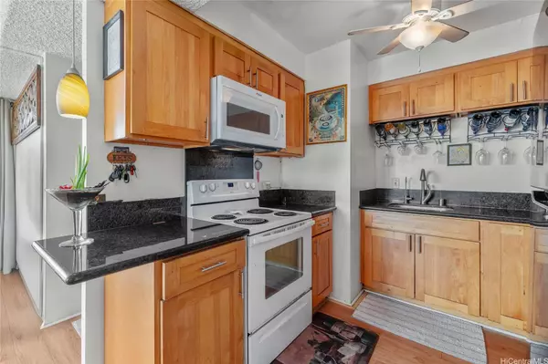 419 Atkinson DR #1404, Honolulu, HI 96814