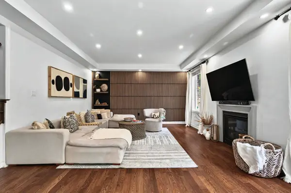 67 Alf Neely WAY, Newmarket, ON L3Y 0C6