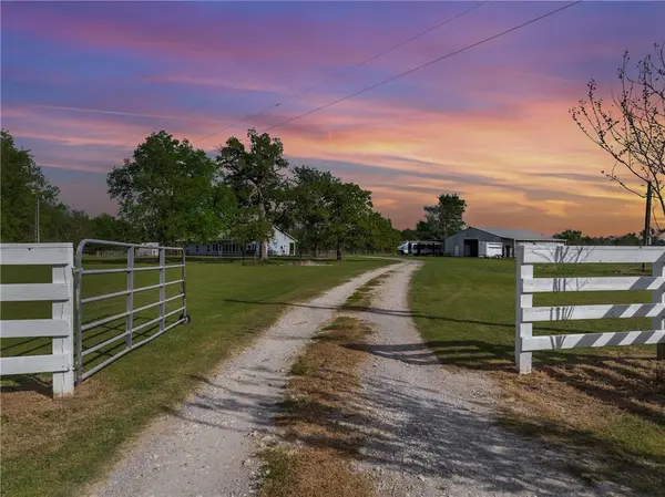 1389 Hollis RD, North Zulch, TX 77872