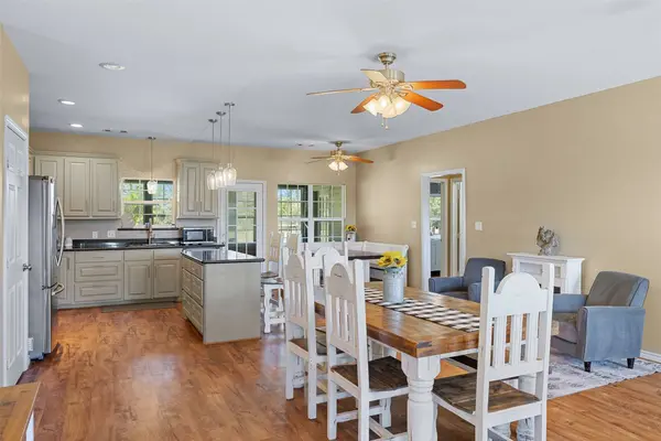 1389 Hollis RD, North Zulch, TX 77872