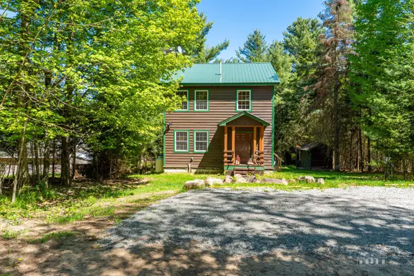42 Whiteface LN, Bloomingdale, NY 12913