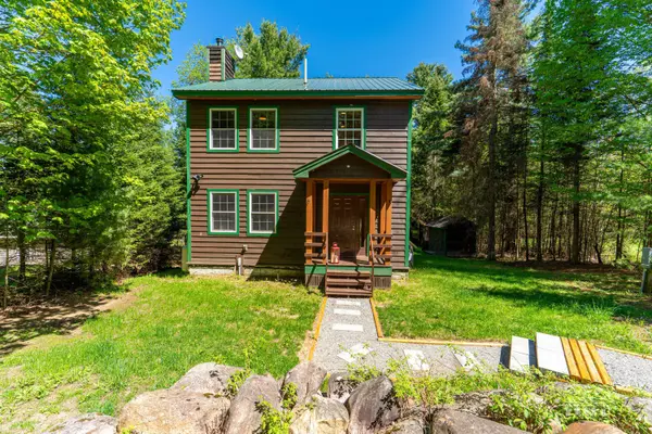 42 Whiteface LN, Bloomingdale, NY 12913