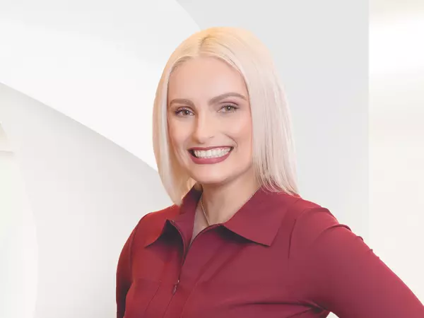 advisorphoto-DeGuiceisIngrid-h-print