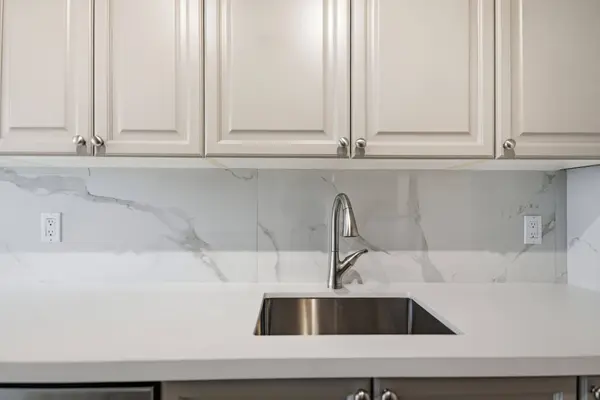 61 Town Centre CT #1603, Toronto E09, ON M1P 5C5