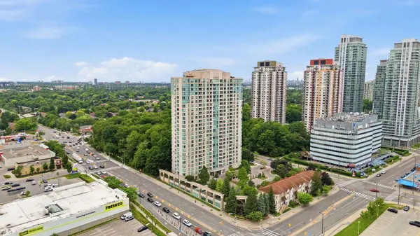 61 Town Centre CT #1603, Toronto E09, ON M1P 5C5