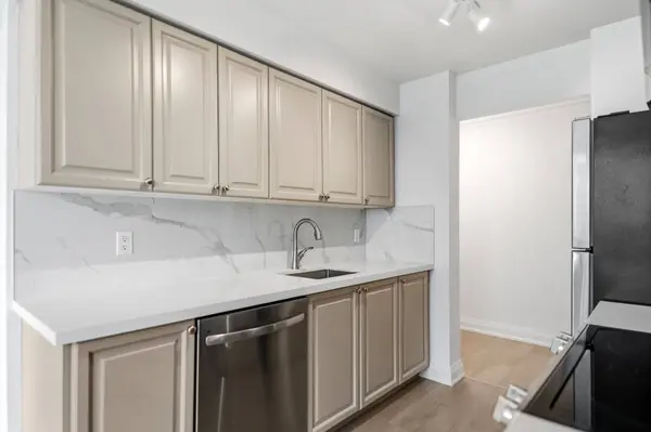 61 Town Centre CT #1603, Toronto E09, ON M1P 5C5
