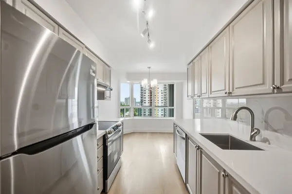 61 Town Centre CT #1603, Toronto E09, ON M1P 5C5