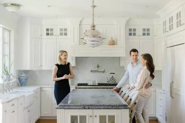 feature image of Mastering the High-End Market: Using Your VA Loan for $800,000+ Luxury Properties