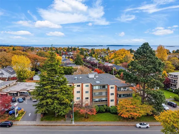2535 Cadboro Bay Rd ##302, Oak Bay, BC V8R 5J1