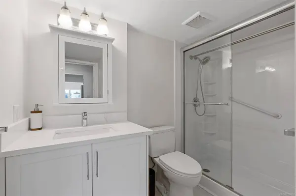 2535 Cadboro Bay Rd ##302, Oak Bay, BC V8R 5J1