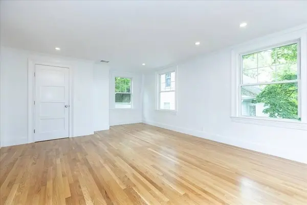 247 Hale St #2, Beverly, MA 01915