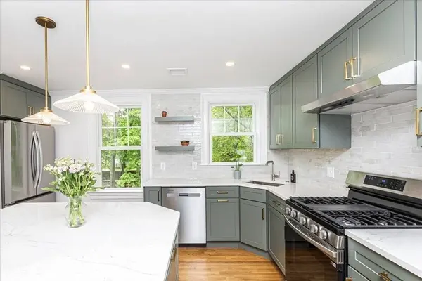 247 Hale St #2, Beverly, MA 01915