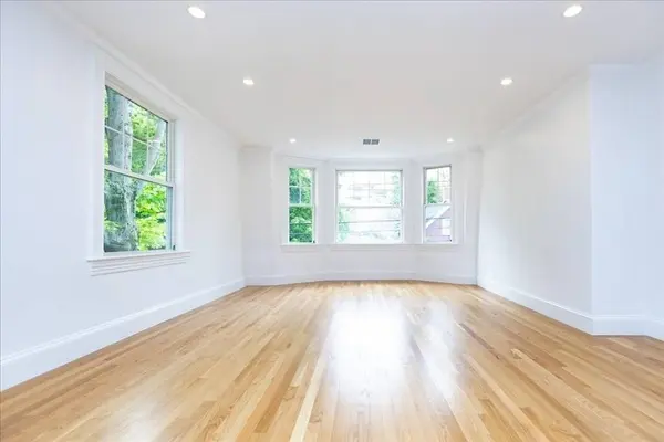 247 Hale St #2, Beverly, MA 01915