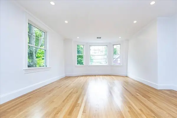 247 Hale St #2, Beverly, MA 01915