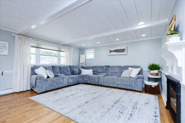 9 Massachusetts Ave, Danvers, MA 01923