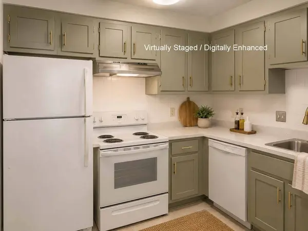 100 Grand View Avenue #10C, Quincy, MA 02170