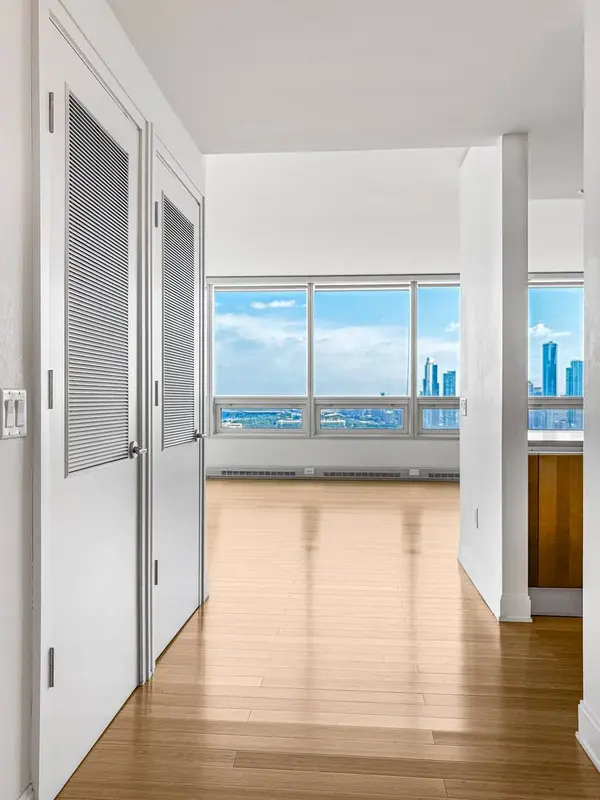 340 E RANDOLPH ST #2905, Chicago, IL 60601
