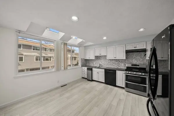 255 North Rd #10, Chelmsford, MA 01824