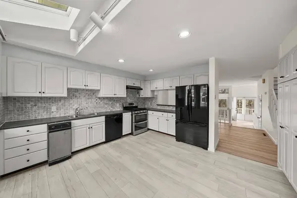 255 North Rd #10, Chelmsford, MA 01824