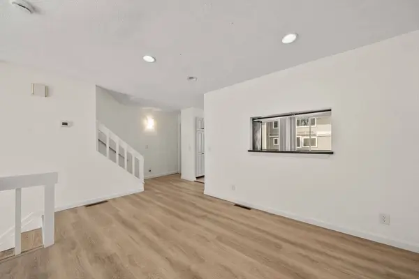255 North Rd #10, Chelmsford, MA 01824