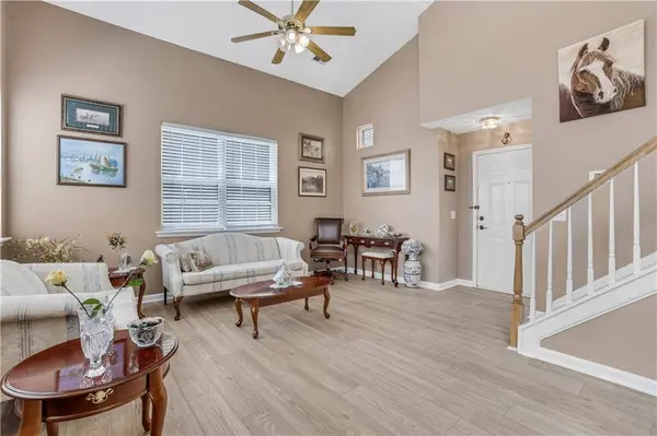 141 W Oaks PL, Woodstock, GA 30188
