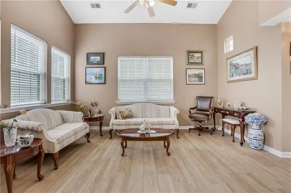 141 W Oaks PL, Woodstock, GA 30188