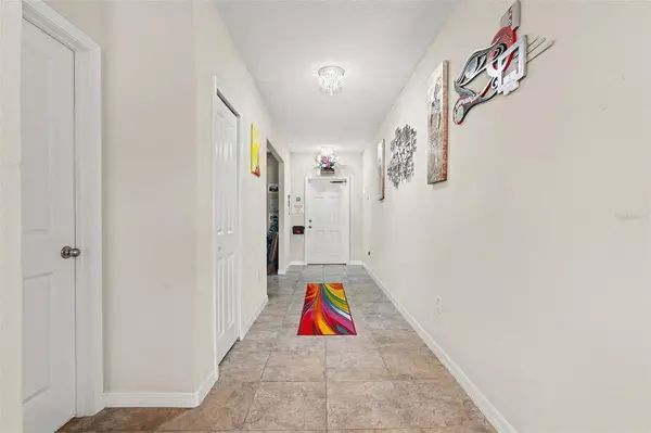 17206 WHITE MANGROVE DR, Wimauma, FL 33598