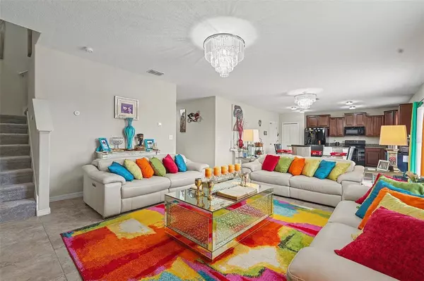 17206 WHITE MANGROVE DR, Wimauma, FL 33598