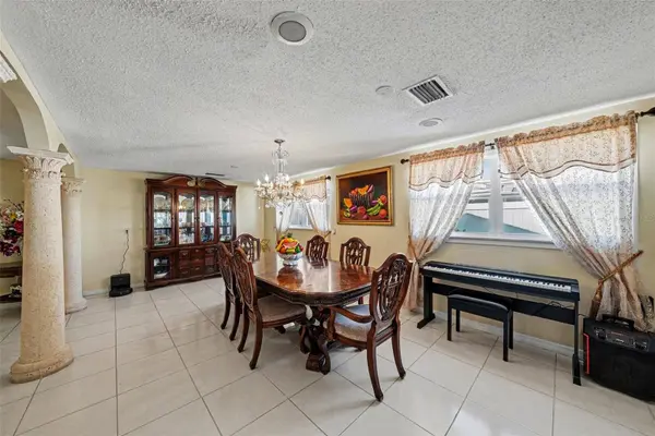 6807 DICKINSON CT, Tampa, FL 33634