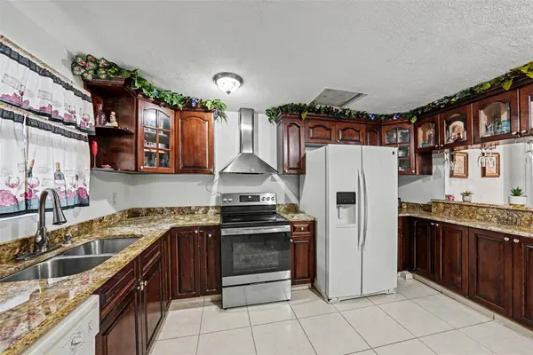 6807 DICKINSON CT, Tampa, FL 33634