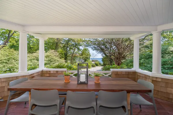 8 Brier Rd, Gloucester, MA 01930-3216