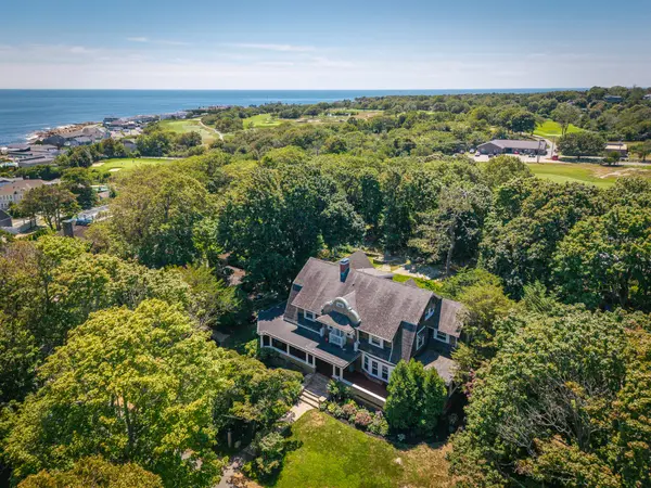 8 Brier Rd, Gloucester, MA 01930-3216