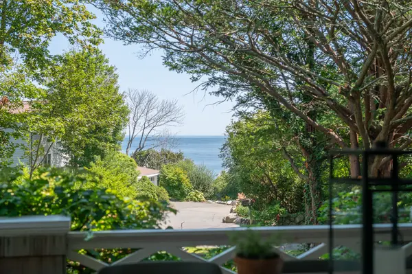 8 Brier Rd, Gloucester, MA 01930-3216