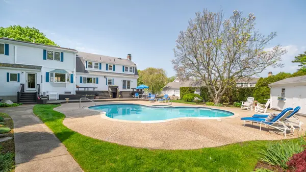 8 Atlantic Rd, Gloucester, MA 01930-3206